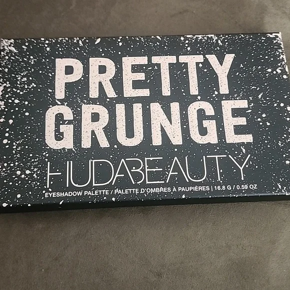 NEW NEVER USED HUDA BEAUTY Pretty Grunge Palette in Black and White - Picture 4 of 5